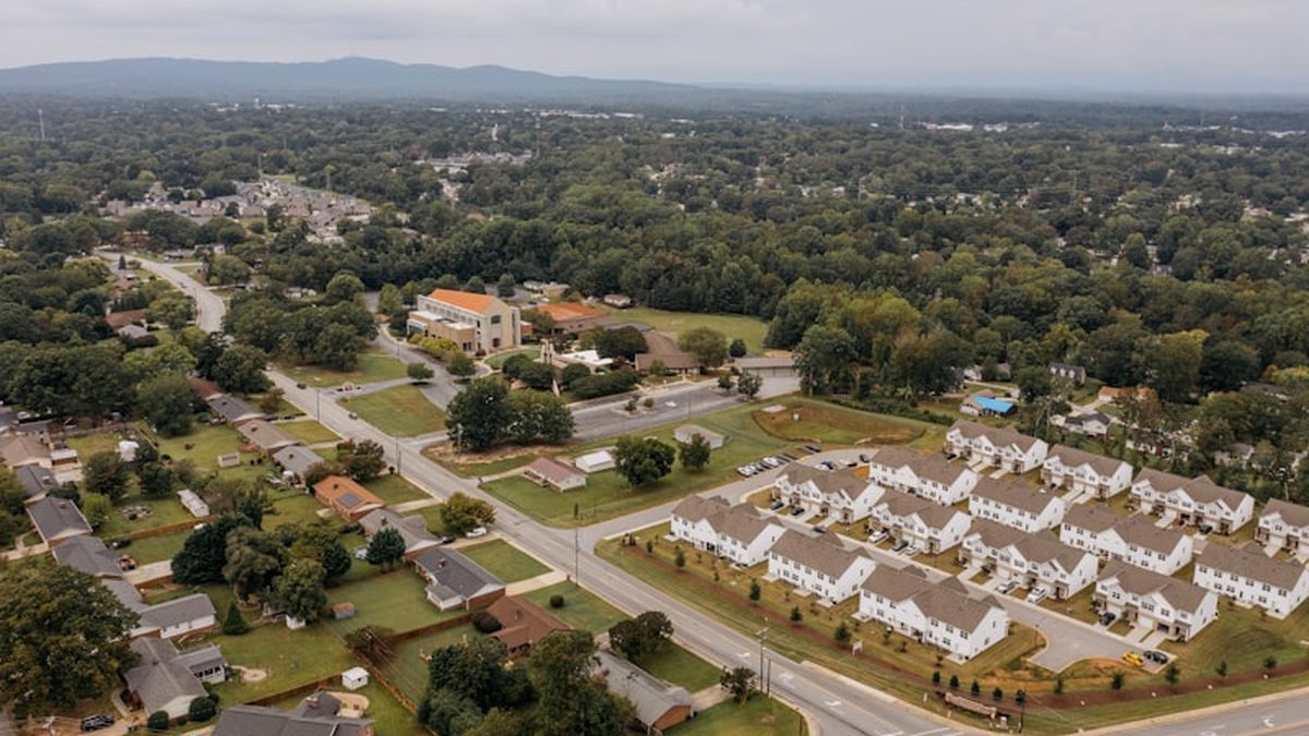 Best States to Buy an HOA Home in 2026 (Ranked by Value, Rules & Resale)